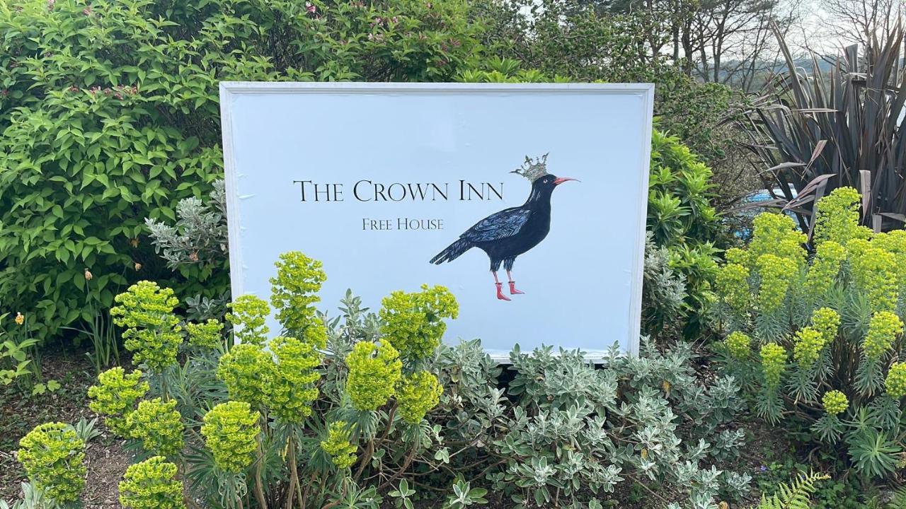 The Crown Inn Lanlivery Exterior photo