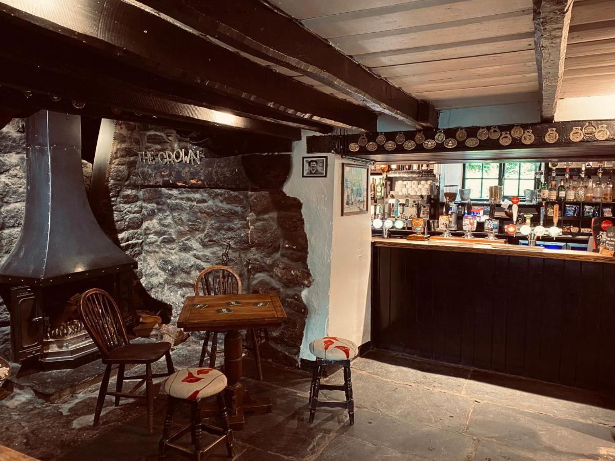 The Crown Inn Lanlivery Exterior photo